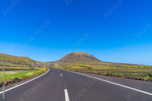 Spain, Lanzarote, Endless road to volcano monte corona near haria