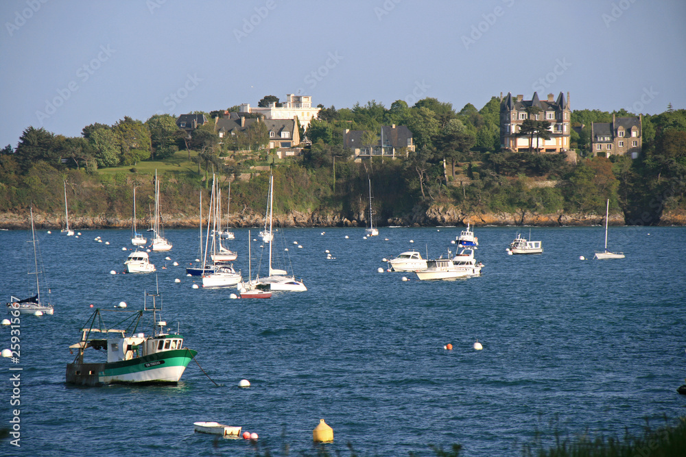 Atlantic littoral in Dinard (Brittany - France) Atlantic littoral in Dinard (Brittany - France)