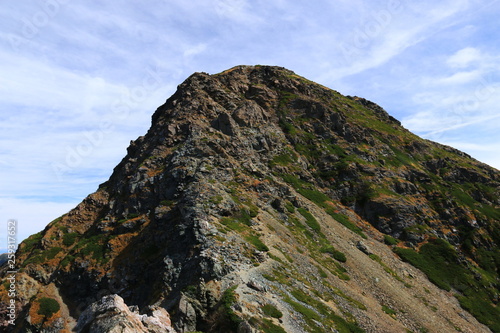 南アルプス塩見岳山頂への道 　山頂直下から頂上を望む © DONDON2018