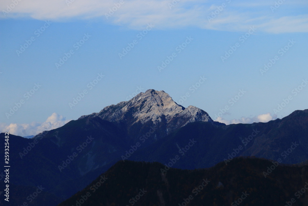 南アルプス塩見岳山頂から　南アルプス北部　甲斐駒ヶ岳を望む