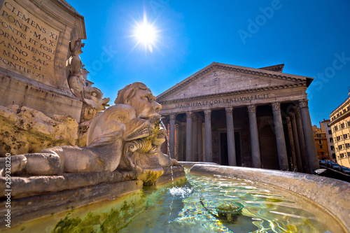 Canvas Print Patheon square and fountain ancient landmark in eternal city of Rome
