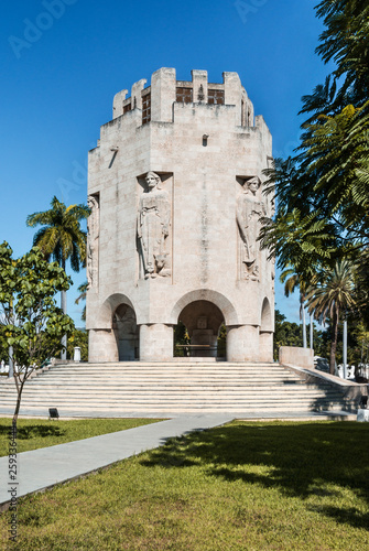 Kuba, Santiago de Kuba   Das Mausoleum von "  Jose Marti "  auf dem historischen Friedhof,  " Cementerio Santa Ifigenia ". © ccgocke
