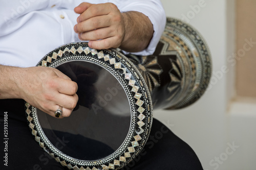 Obraz na płótnie musicians play arabic instruments