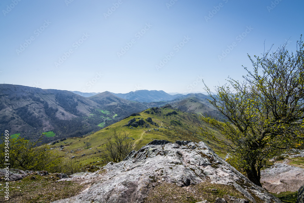 Randonnée Pic du Mondarrain (749m) depuis le col des Veaux