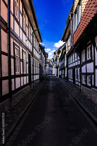 Altstadtgasse mit Fachwerkhäusern © blende11.photo