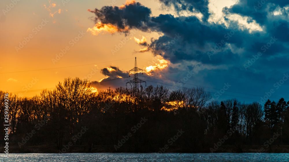 Obraz premium Beautiful sunset at Plattling-Isar-Bavaria-Germany