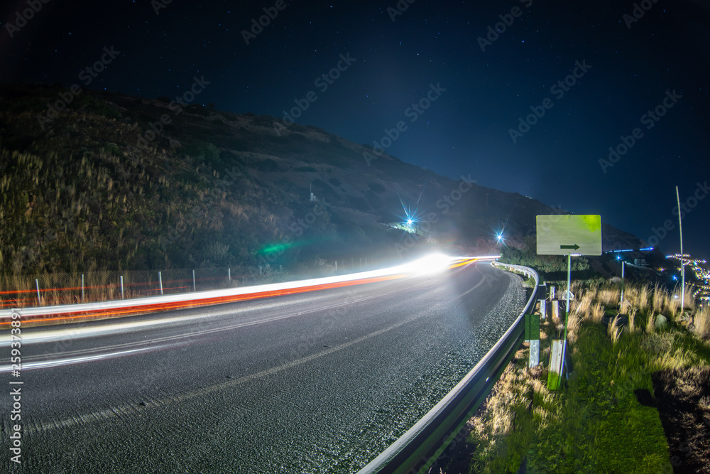 Obraz premium car light trails on serpentine road