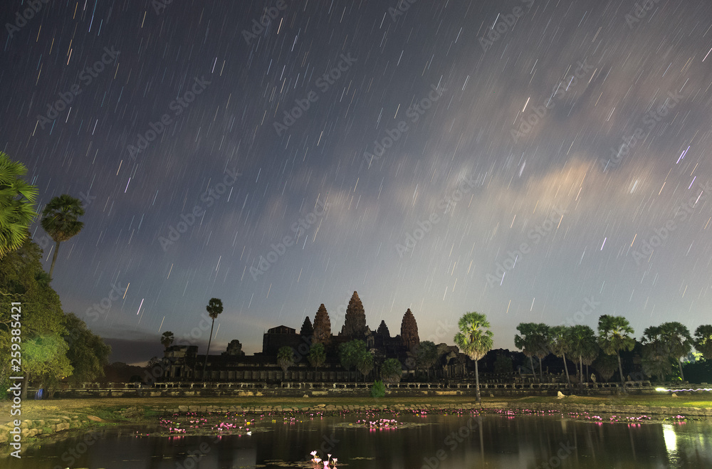 Naklejka premium Angkor Wat at night