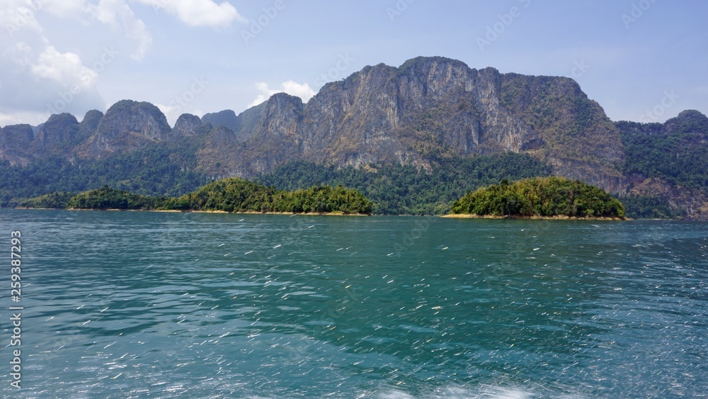 Fototapeta premium tropical landscape on chiao lan lake in khao sok