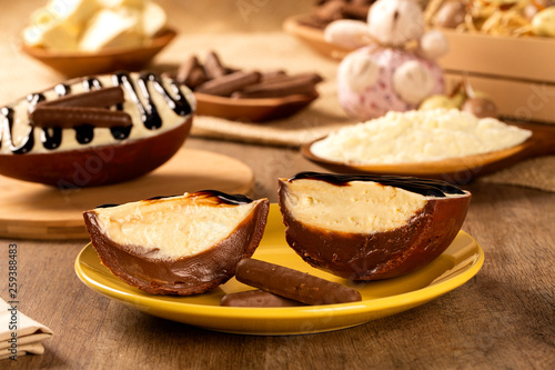 Obraz na płótnie Gourmet easter egg, stuffed with cream and chocolate. Easter egg with pudding cream, Easter dessert. Easter concept. w salonie