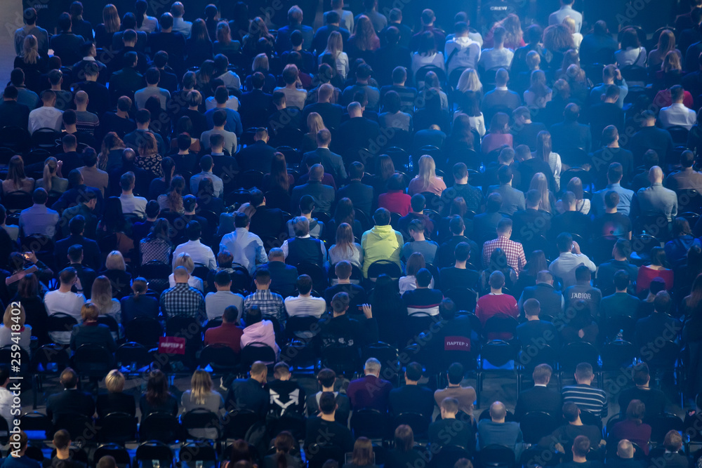 Obraz premium Audience listens to the lecturer at the conference