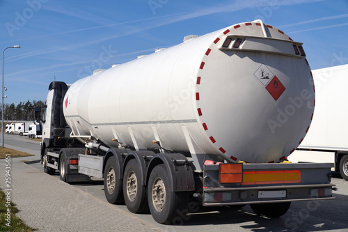 Road tanker designed for the carriage of dangerous substances for the environment. Truck with a specialist semi-trailer.