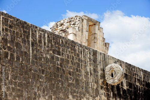 Juego de Pelota en sitio arqueológico de Chichen Itzá, Yucatán, México photo