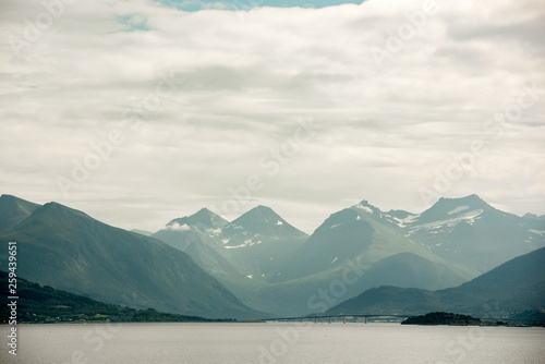 Bergpanorama südlich von Molde, Norwegen
