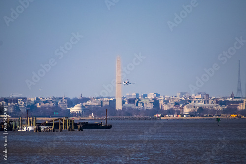 Airplane flying into airport near the DC monuments