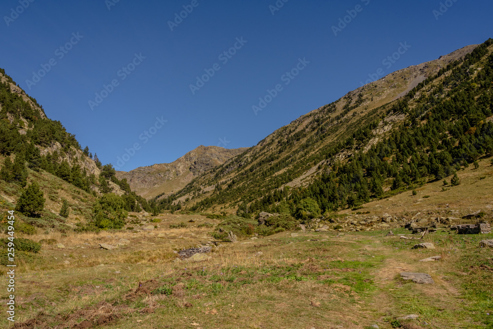Zum Gipfel Port de Siguer im Parc Natural de la Vall de Sorteny, Pyraeneen, Andorra