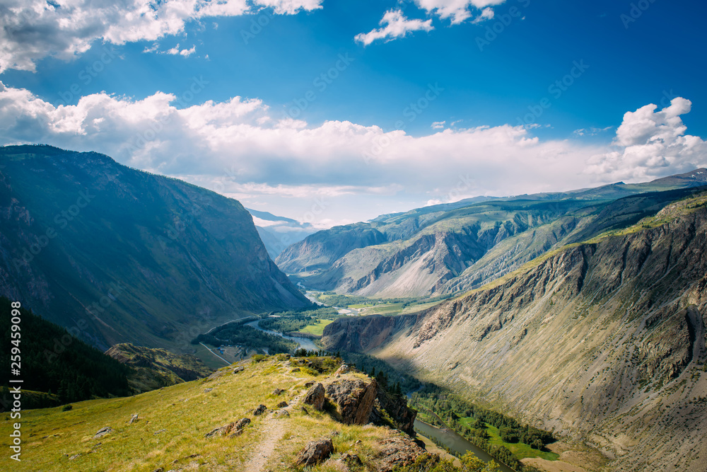 Fototapeta premium Beautiful nature landscape, amazing mountain view. A favorite scenic spot for tourists Katu-Yaryk mountain pass, location Altai Republic, Siberia, Russia.