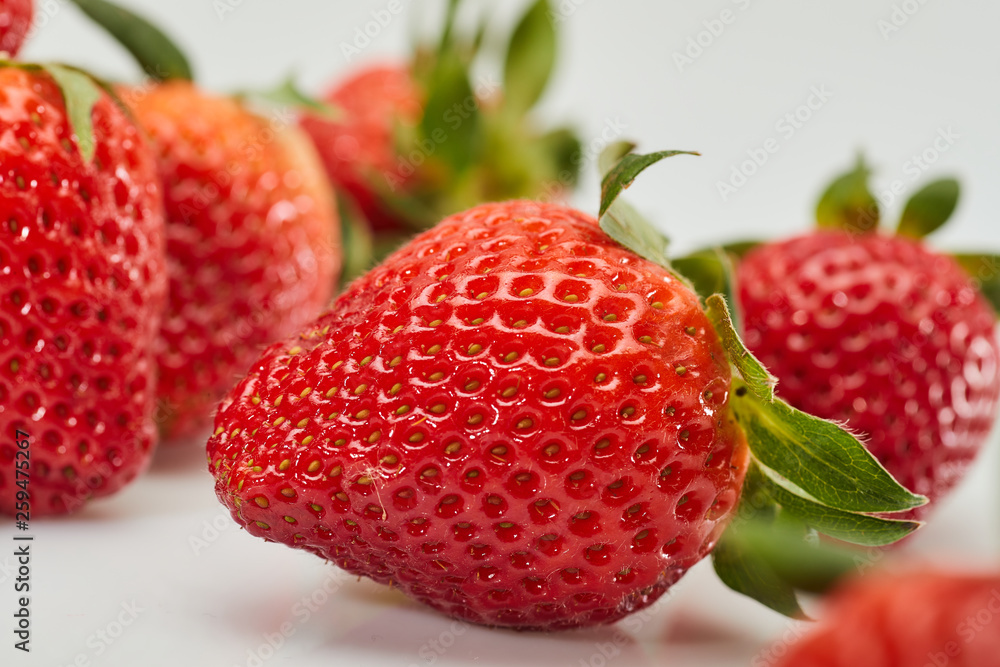 Erdbeeren auf weißem Hintergrund Erdbeeren auf weißem Hintergrund
