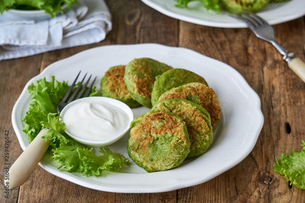 Broccoli cutlets with sour cream and lettuce leaves Broccoli cutlets with sour cream and lettuce leaves