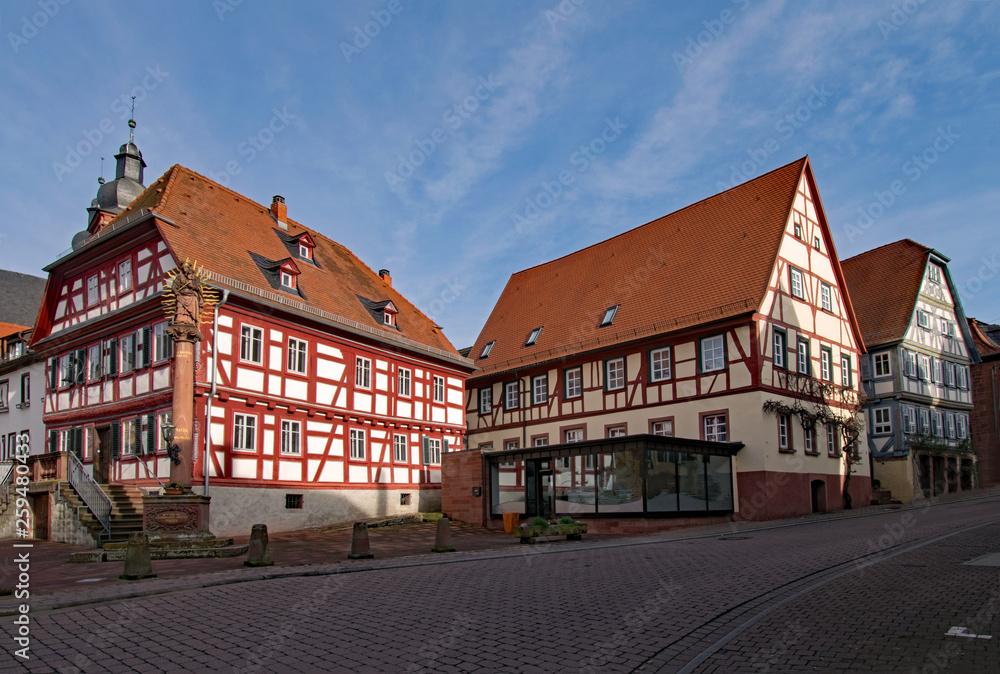 Fachwerkhäuser in der Altstadt von Amorbach in Unterfranken, Bayern, Deutschland 