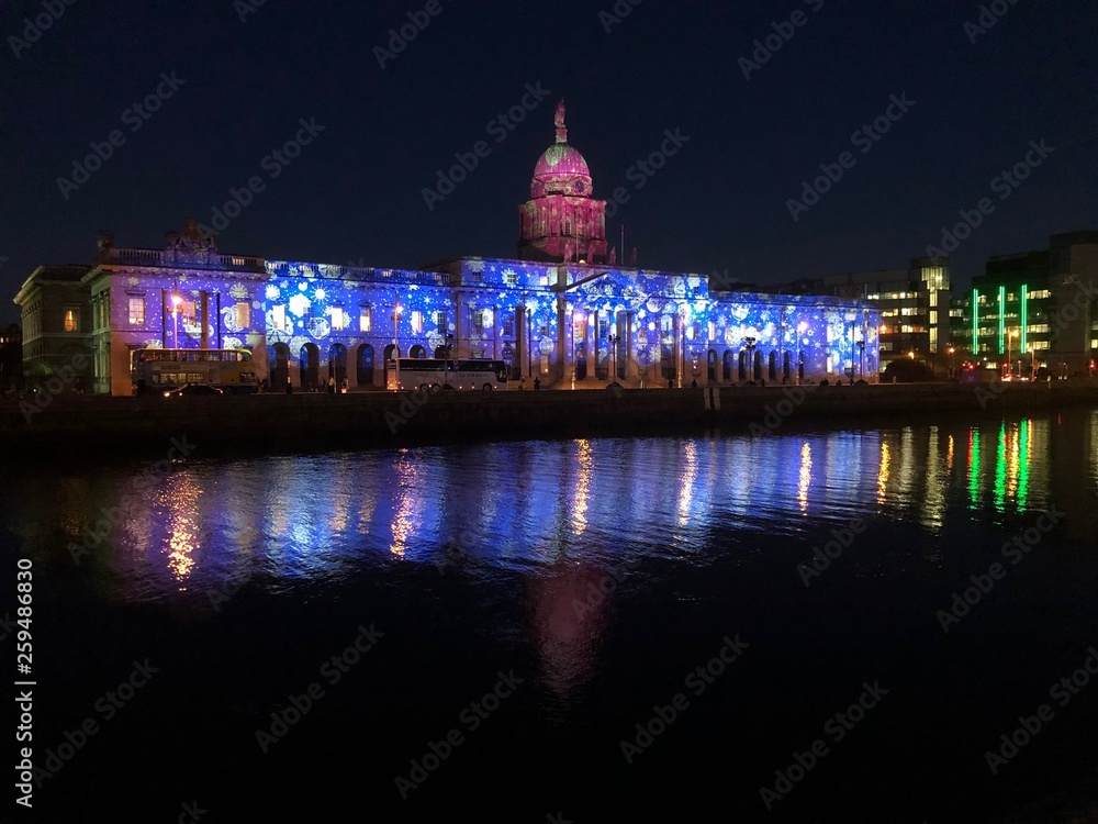 Fototapeta premium Custom house at night (Christmas)