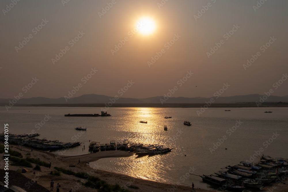 Fototapeta premium Sunset on the Irrawaddy River