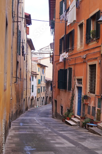 Fototapeta Naklejka Na Ścianę i Meble -  Typical street in the center of Poggibonsi, Tuscany, Italy