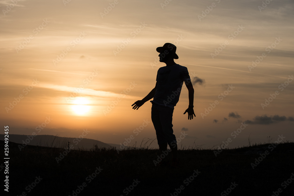 Fototapeta premium Man with hat dancing silhouette
