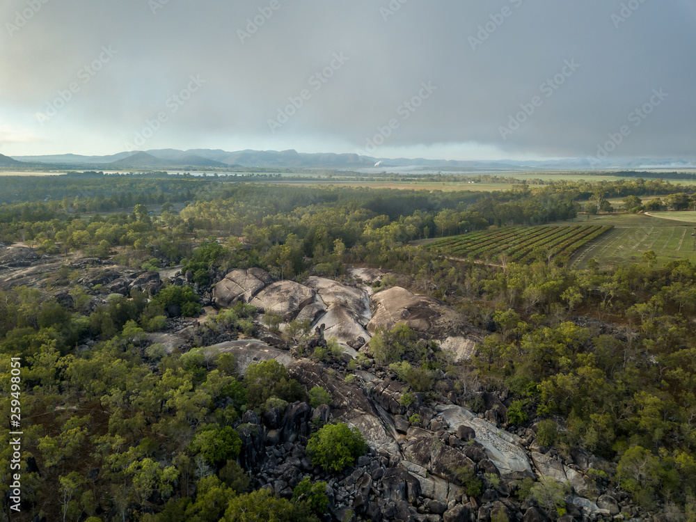 Mit einer Drohne erstellte Luftaufnahmen des Granite Gorge Nature Park Mit einer Drohne erstellte Luftaufnahmen des Granite Gorge Nature Park