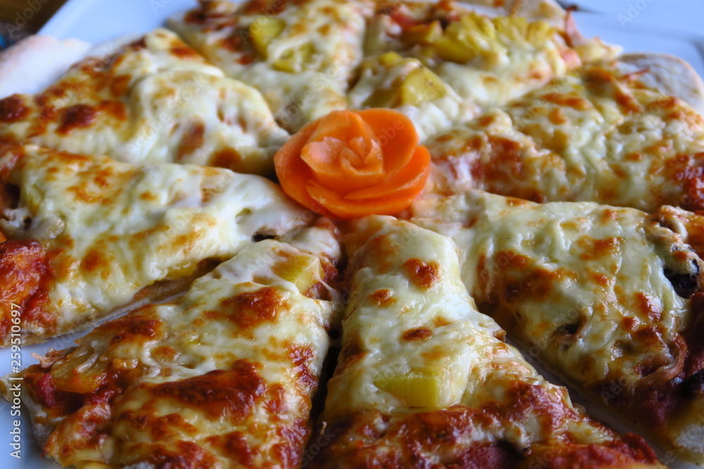 Pizza avec rosace de carottes