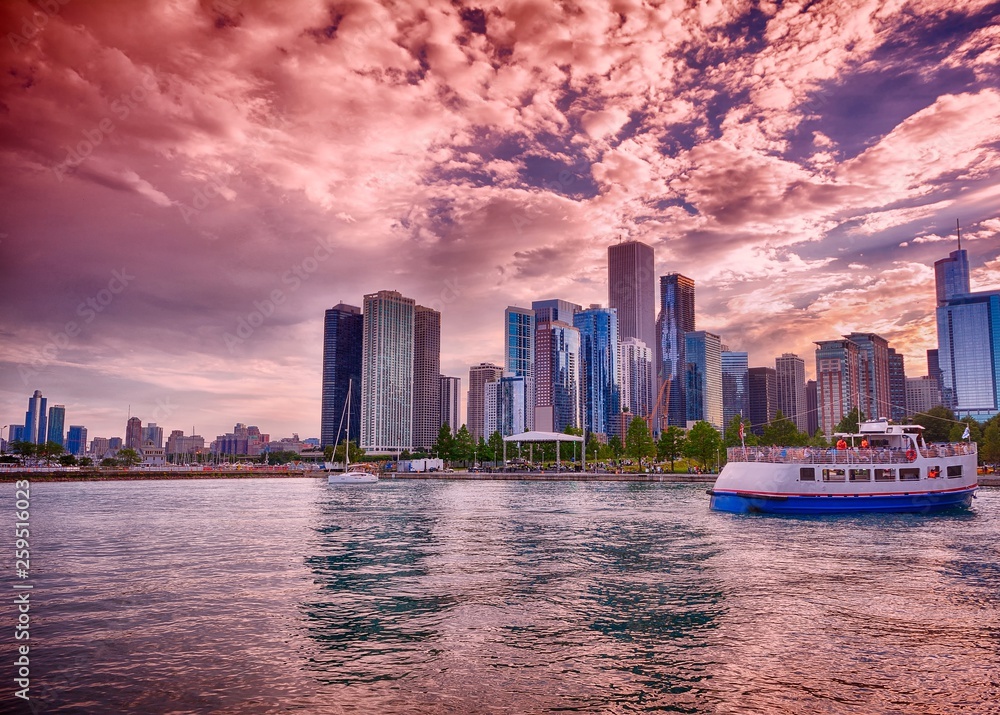 Obraz premium Piękna panorama Chicago podczas zachodu słońca.