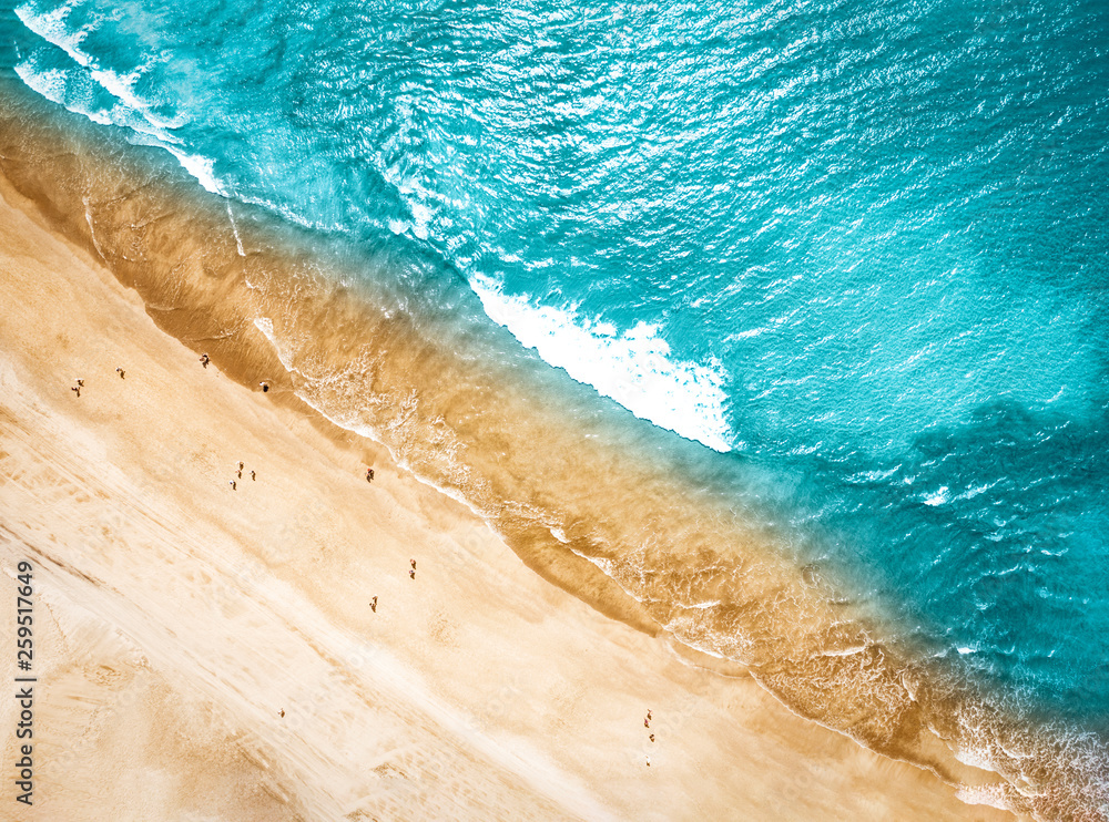 Fototapeta Aerial photo of summer beach and blue ocean with sky. 