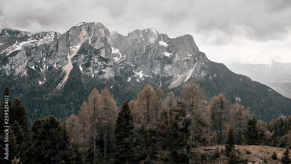 Obraz premium Bergansicht der europäischen Alpen