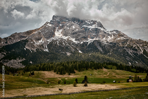 Eine romantische Hochebene in den italienischen Alpen.