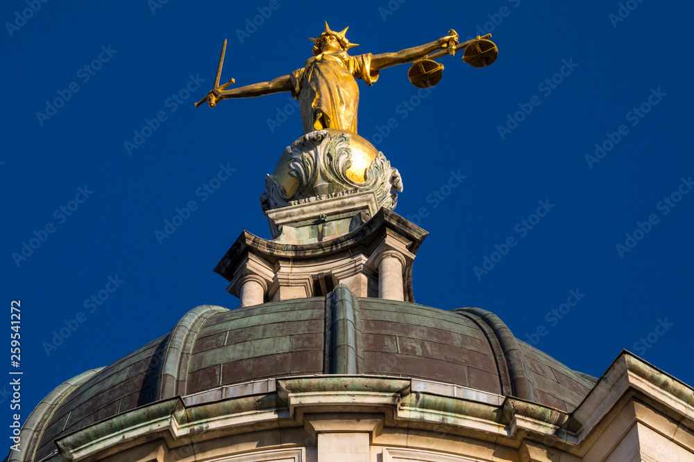 Fototapeta premium Lady Justice Statue at the Old Bailey