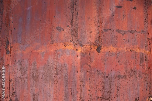錆びた赤い鉄板