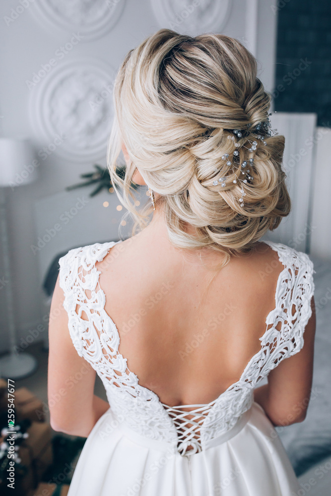 Beautiful bride hair style with a hoop