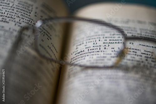 Foto Points are on the page of the English-Russian dictionary