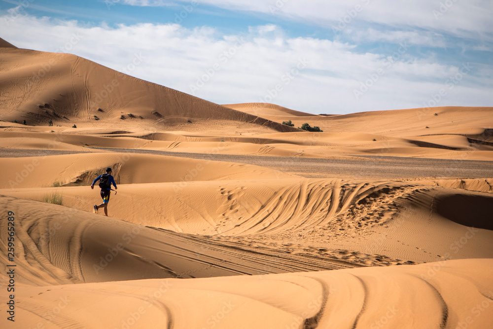 Corredor por el desierto y dunas de Marruecos y Merzouga