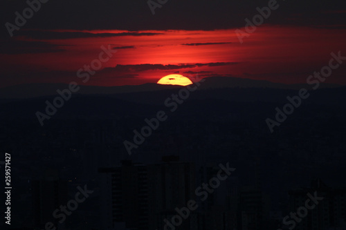 POR DO SOL - VILA DA SERRA - NOVA LIMA/MG