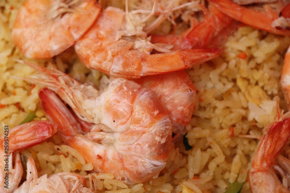 Shrimp fried rice with vegetables is delicious. Shrimp fried rice with vegetables is delicious.