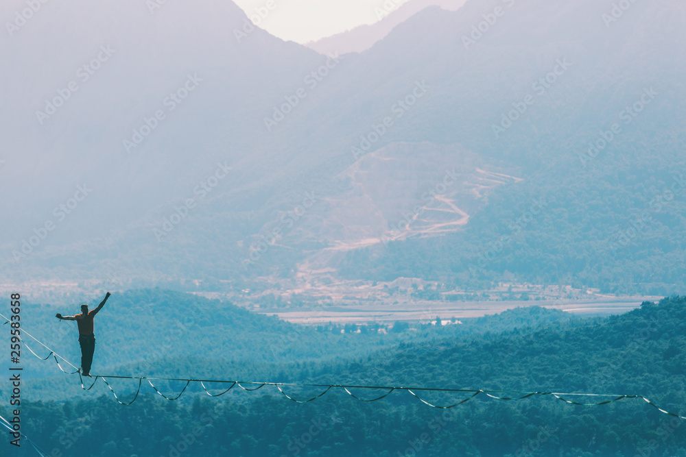 Obraz premium Highline in the mountains.