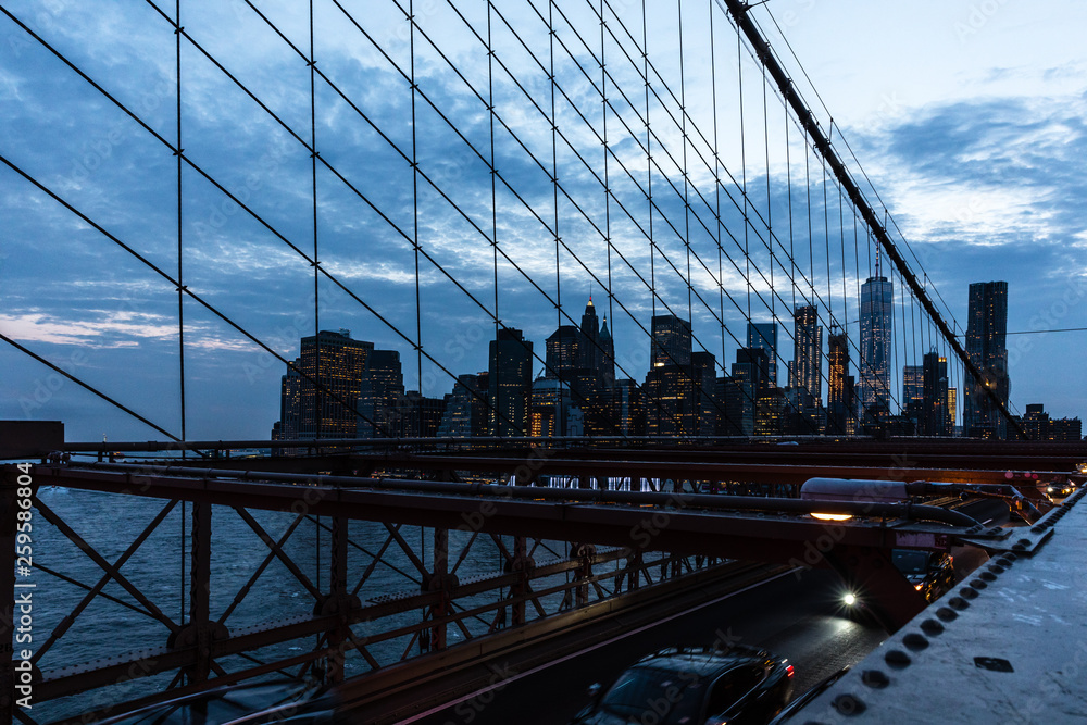 Obraz premium Manhattan nocą