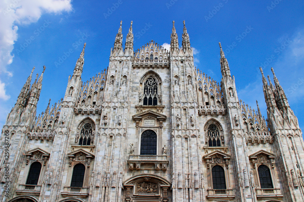 Facade of Milano Cathedrale (Duomo di Milano) 