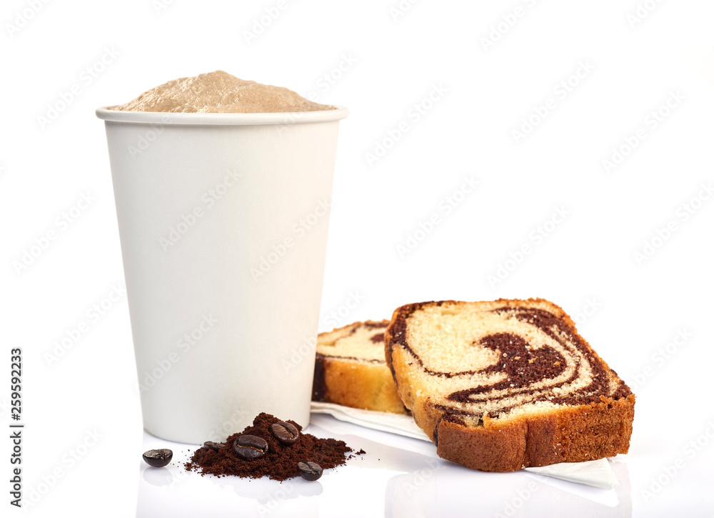 Fotografie coffee cup and pound cake on white background