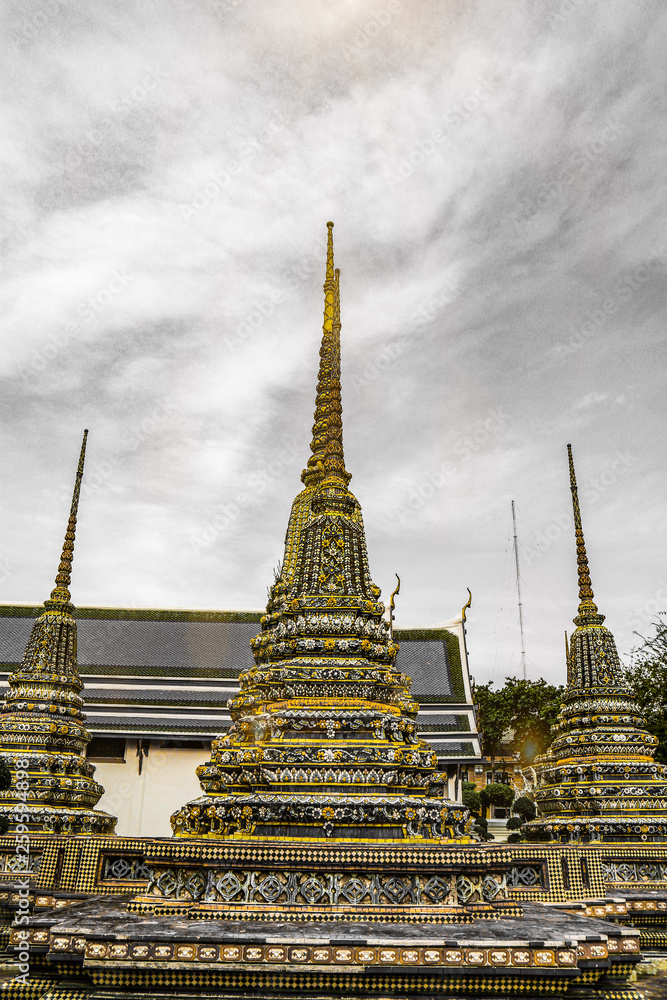 Fototapeta premium Wat Pho ( Temple of the Reclining Buddha), or Wat Phra Chetuphon, is located behind the Temple of the Emerald Buddha and a must-do for any first-time visitor in Bangkok. It's one of the largest temple