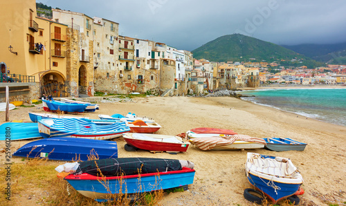 Fototapeta Naklejka Na Ścianę i Meble -  Boats and old houses by the sea in Cefalu