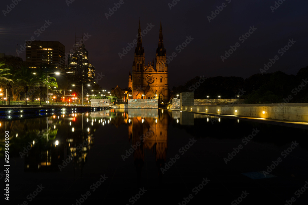 Obraz premium cathedral in the park