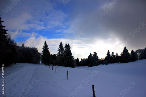 le hohneck sous la neige en plein hiver dans les vosges © Arnaud