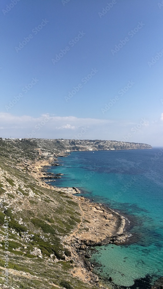 Costa de Mallorca con mar en calma
